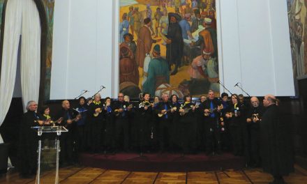 Cavaquinhos da Universidade Sénior cantaram as Janeiras