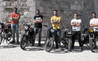 Cinco jovens dão a volta a Portugal em motorizada