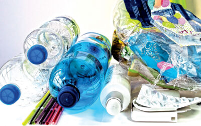Plástico ganha nova vida em unidade de reciclagem criativa no FabLab