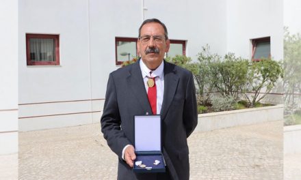 José Ferreira condecorado com grau de ouro