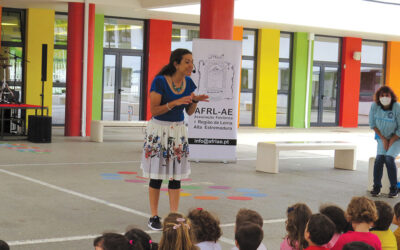 Crianças do Centro Escolar de Porto de Mós dançam músicas tradicionais do concelho