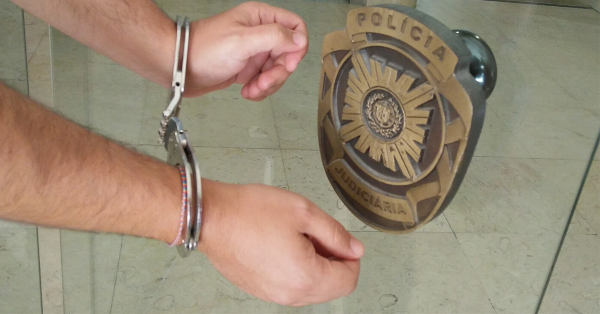 Homem detido por roubo violento em Porto de Mós