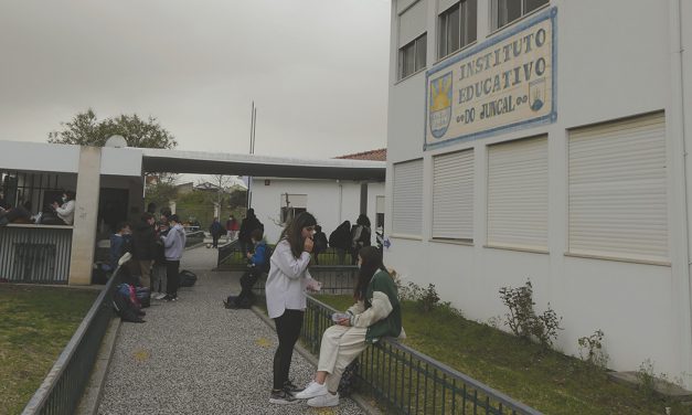 Agrupamento de Escolas de Porto de Mós indignado por perder curso de Técnico de Desporto