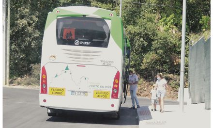Pais de Pedreiras, Calvaria e Juncal querem transporte escolar pago para escolas de Porto de Mós