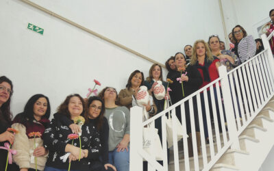 Autarcas mulheres visitam fábrica só de mulheres