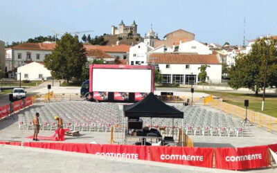 Cinema ao ar livre juntou mais de 400 pessoas no Parque Verde