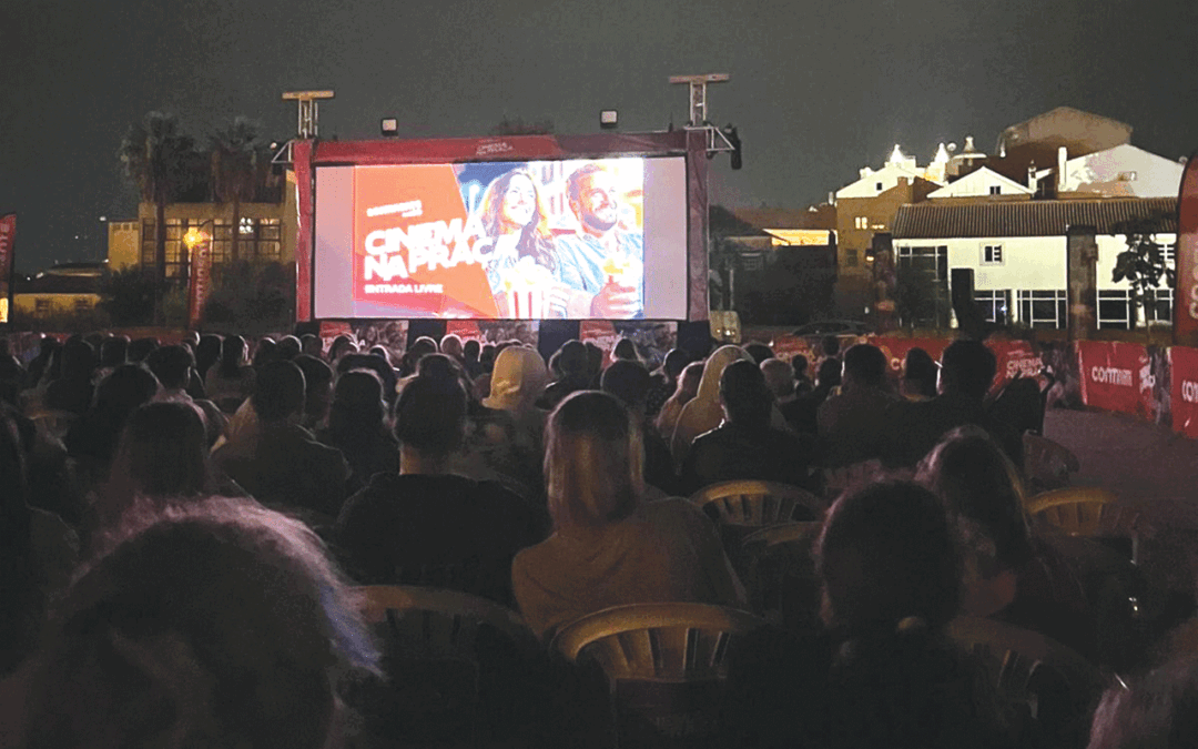 Cinema ao ar livre juntou mais de 400 pessoas no Parque Verde
