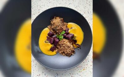 Gnocchi de batata doce com couve, crumble e molho de batata doce