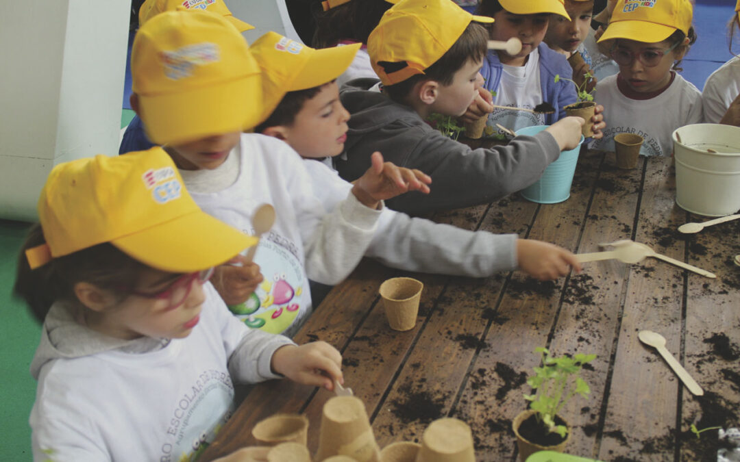 Semana da Educação leva 2 000 alunos a pôr as mãos na terra