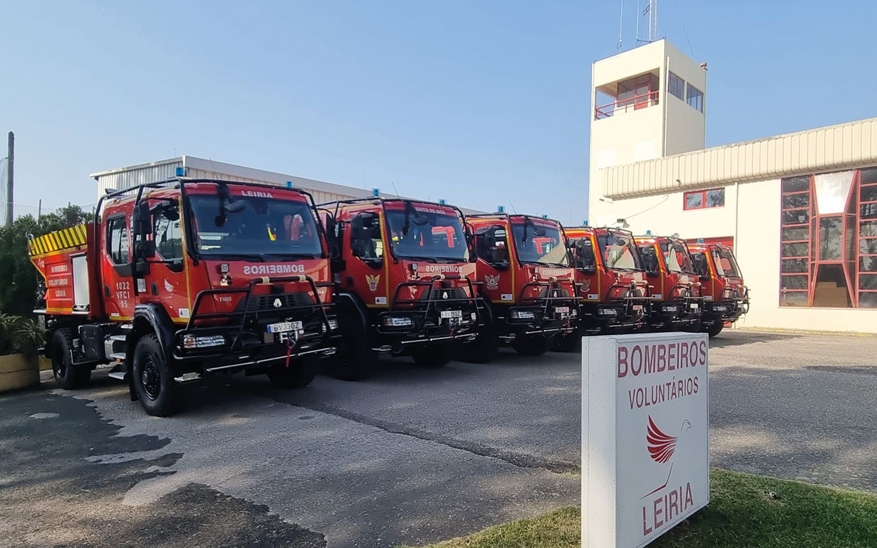 Corporações de bombeiros da região recebem reforço de meios terrestres