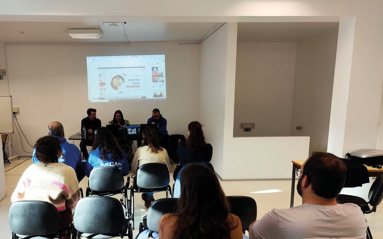 Tirar um curso superior dá mais dinheiro?