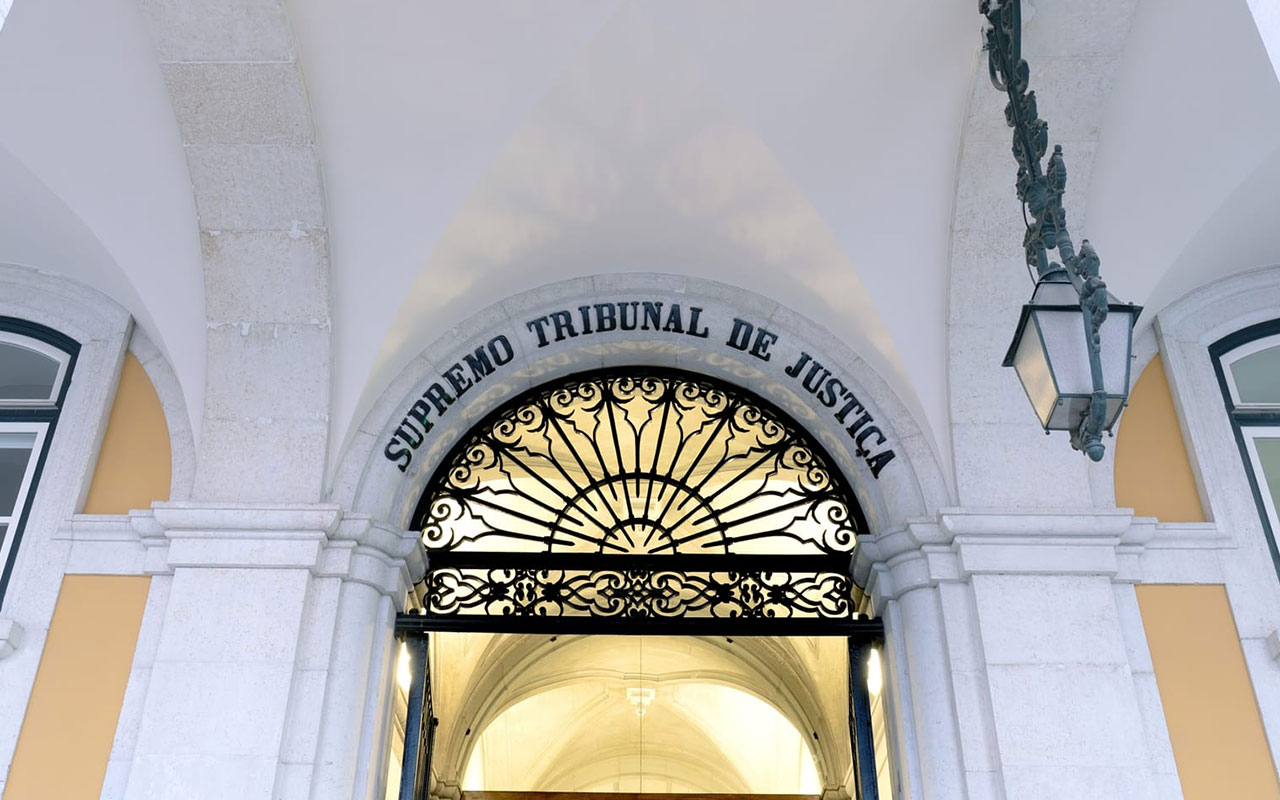 Reduzida pena a homem que matou a mulher em Porto de Mós