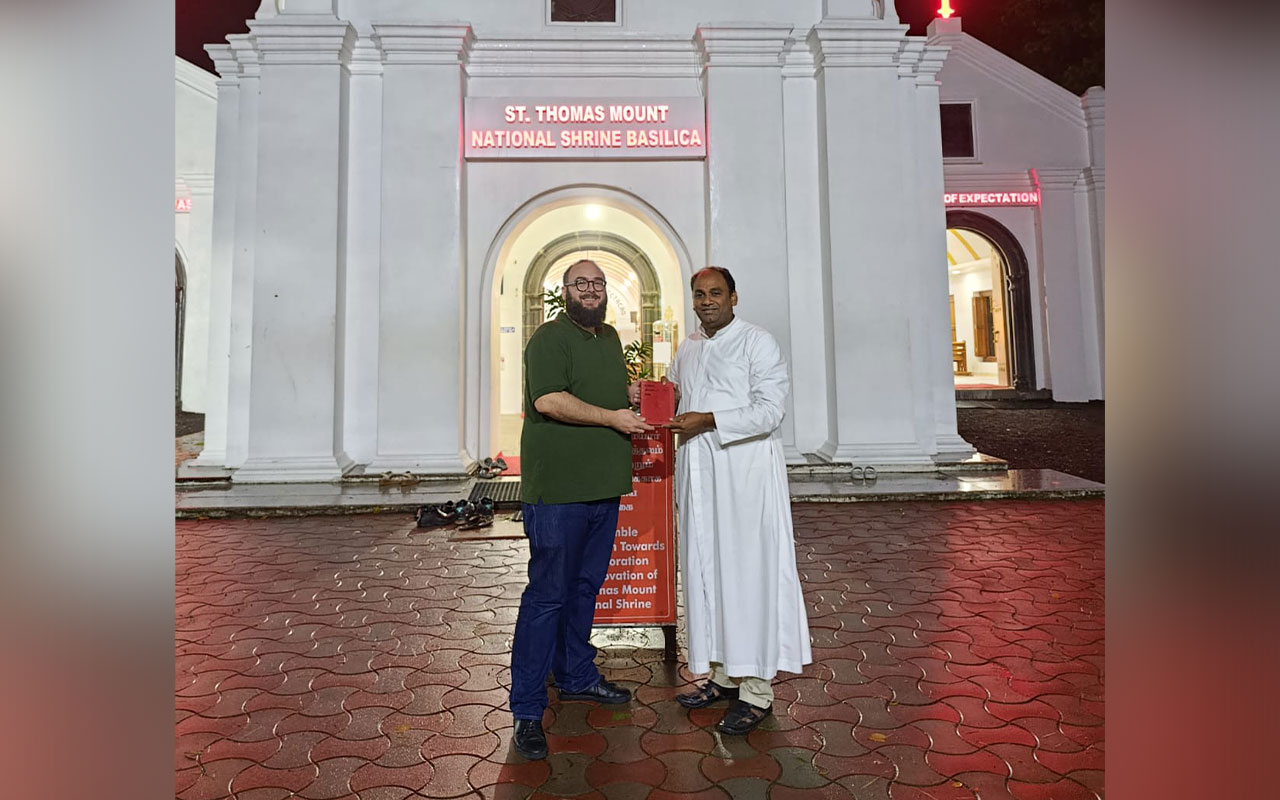 Livro viaja da Feira de Velharias de Porto de Mós… até uma basílica na Índia