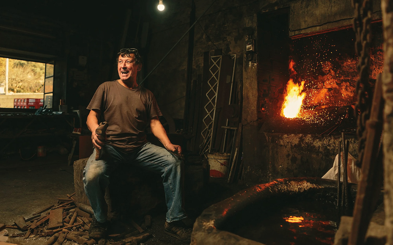 Narciso Cordeiro: A arte de forjar o ferro nas últimas mãos que ainda o sabem