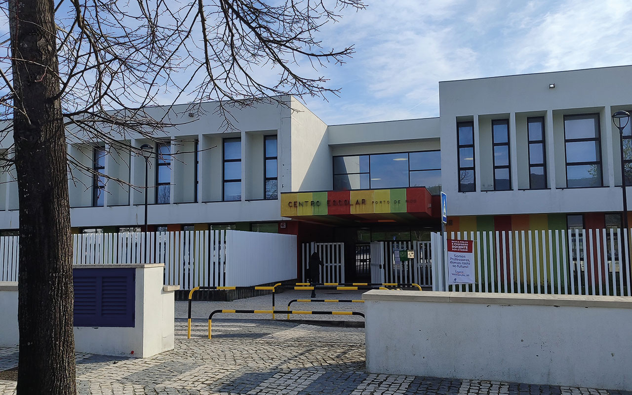 Associação de Pais queixa-se de falta de auxiliares e materiais