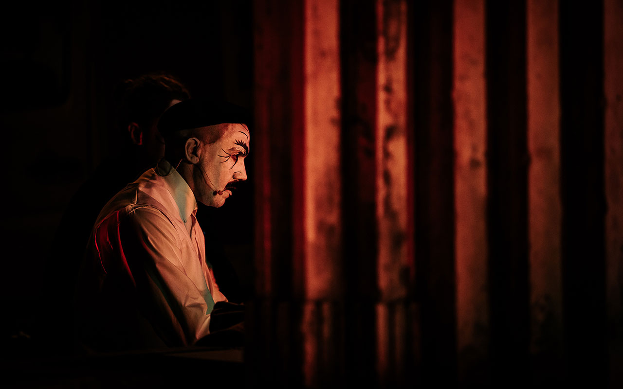 Real Factory recebe ensaio aberto da peça “Sob a Terra”