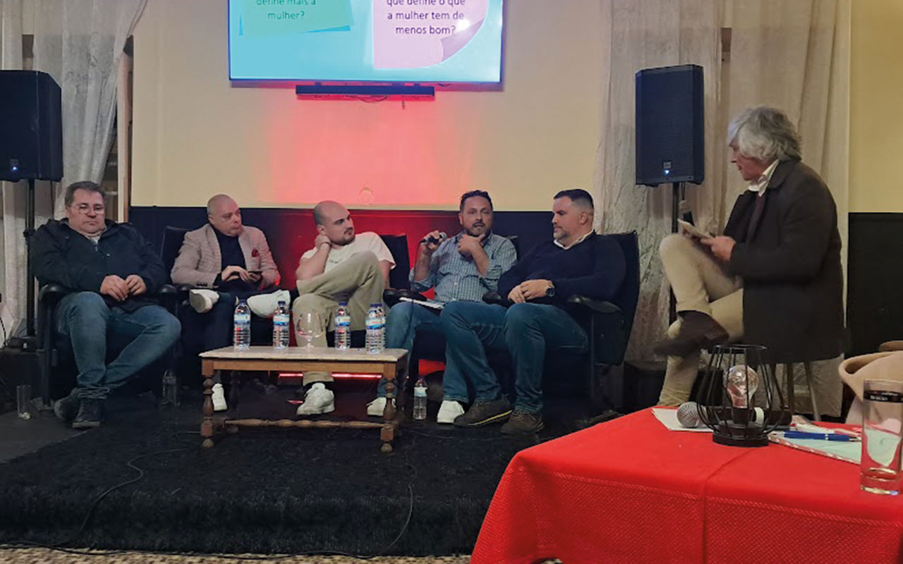 Círculo Cultural Mirense: O que dizem os homens das mulheres…