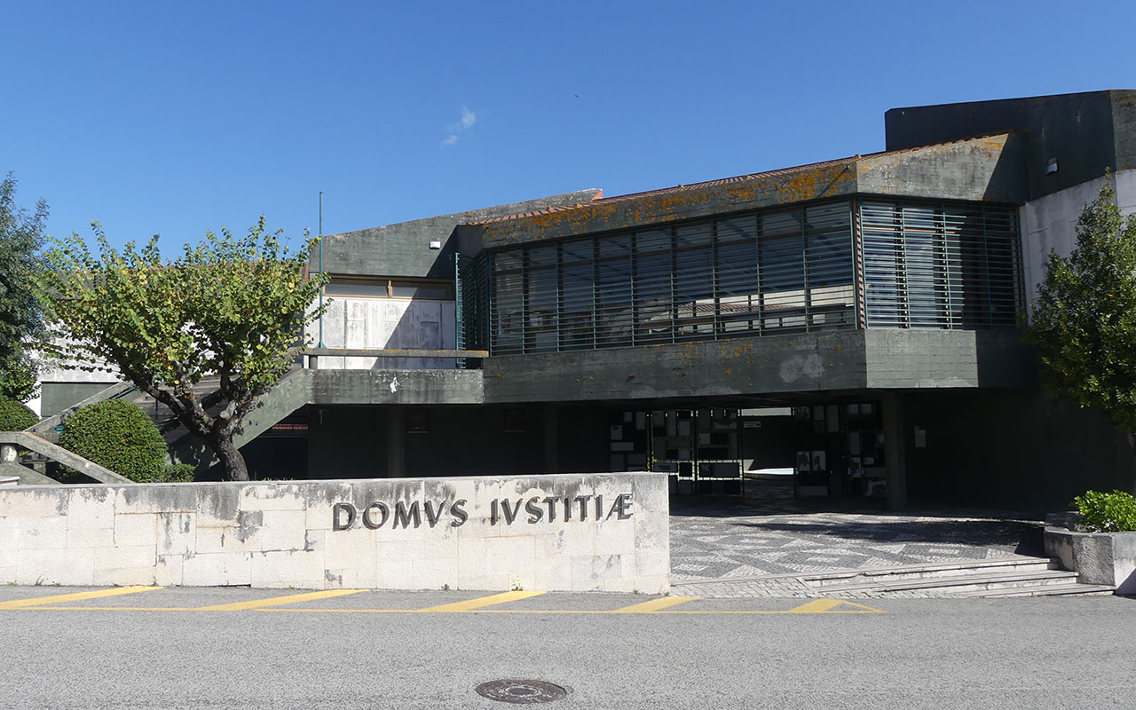 Tribunal de Porto de Mós vai ter “cara lavada”