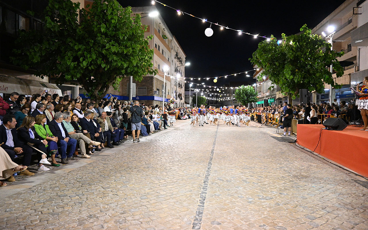 Seis marchas populares fizeram regressar à Avenida de Santo António música e animação