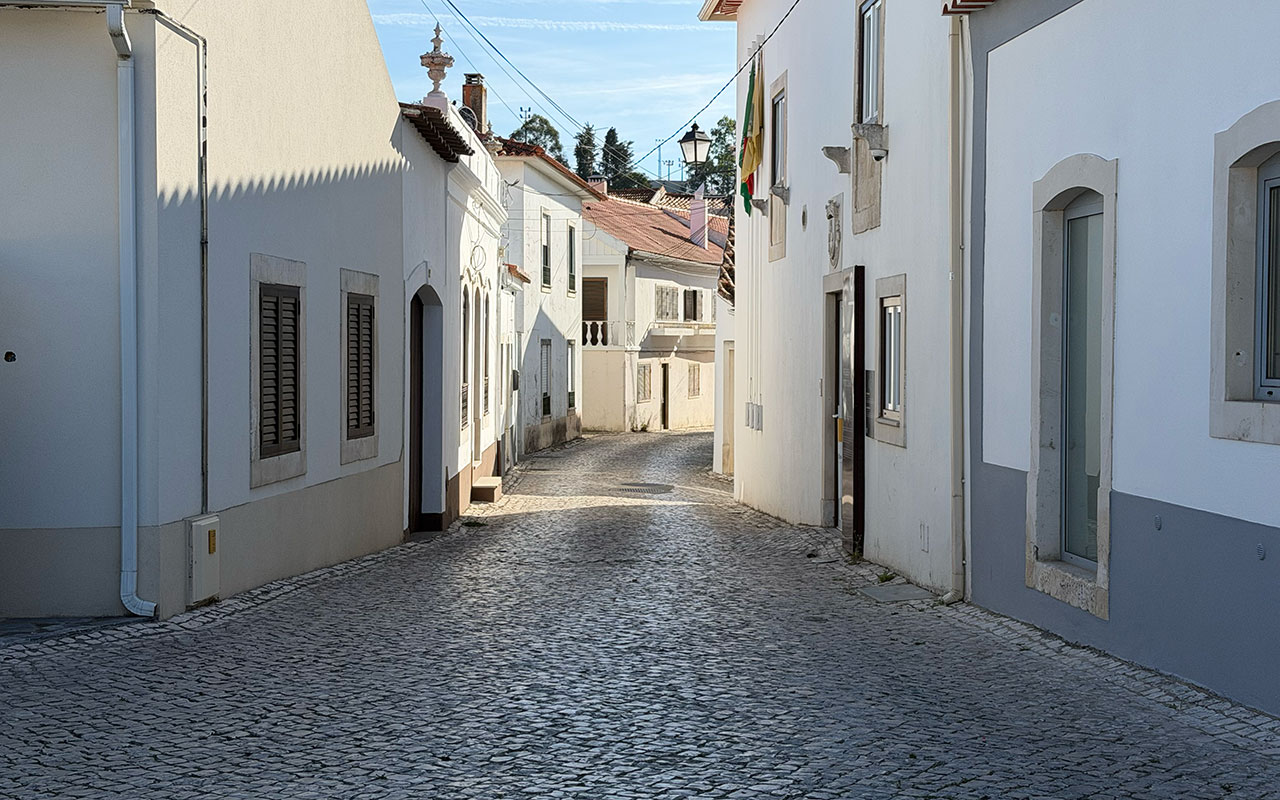 Porto de Mós: Rua Dom Fuas Roupinho passará a ser de sentido único