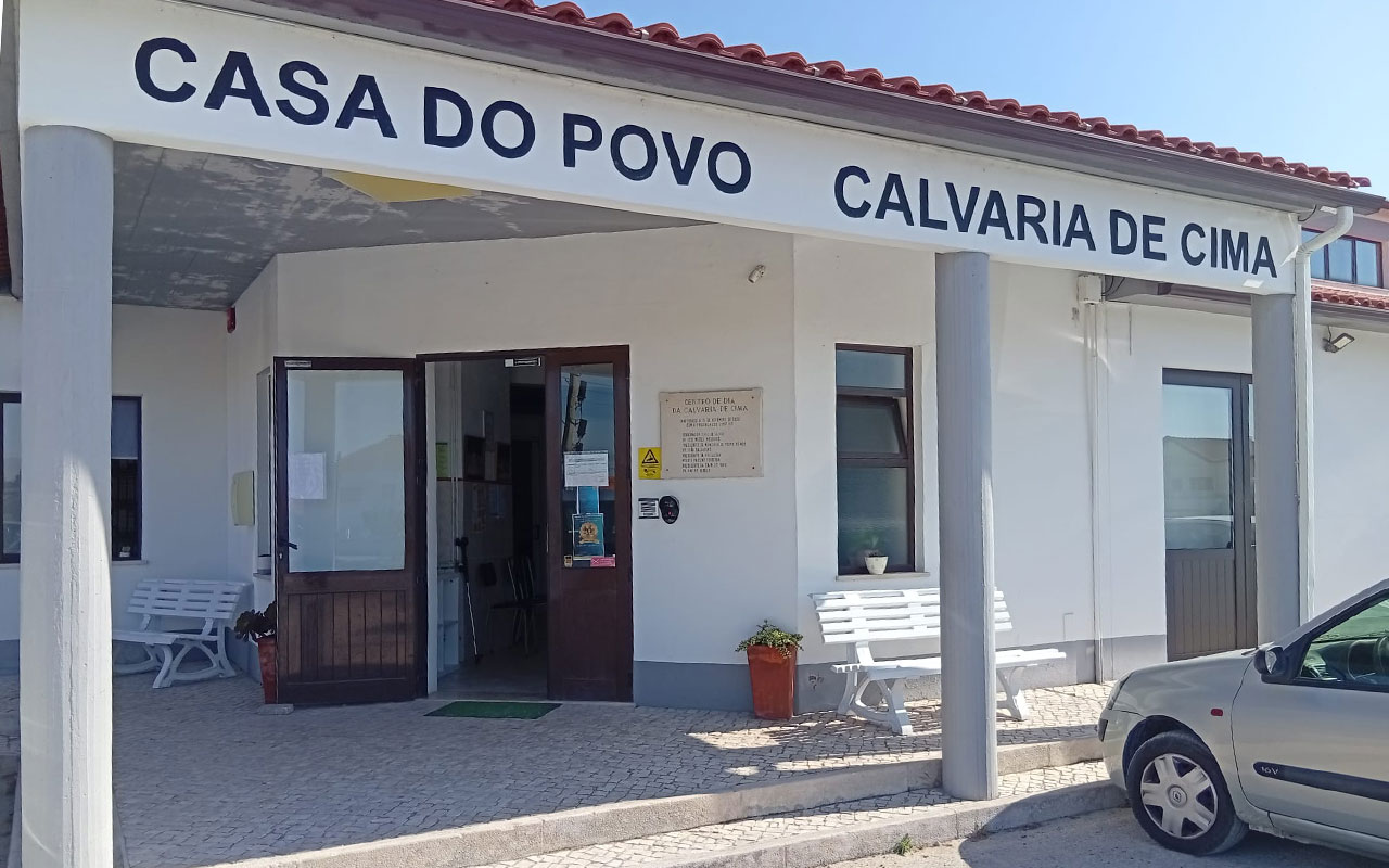 Fachada-Casa-do-Povo-de-Calvaria-de-Cima_DR